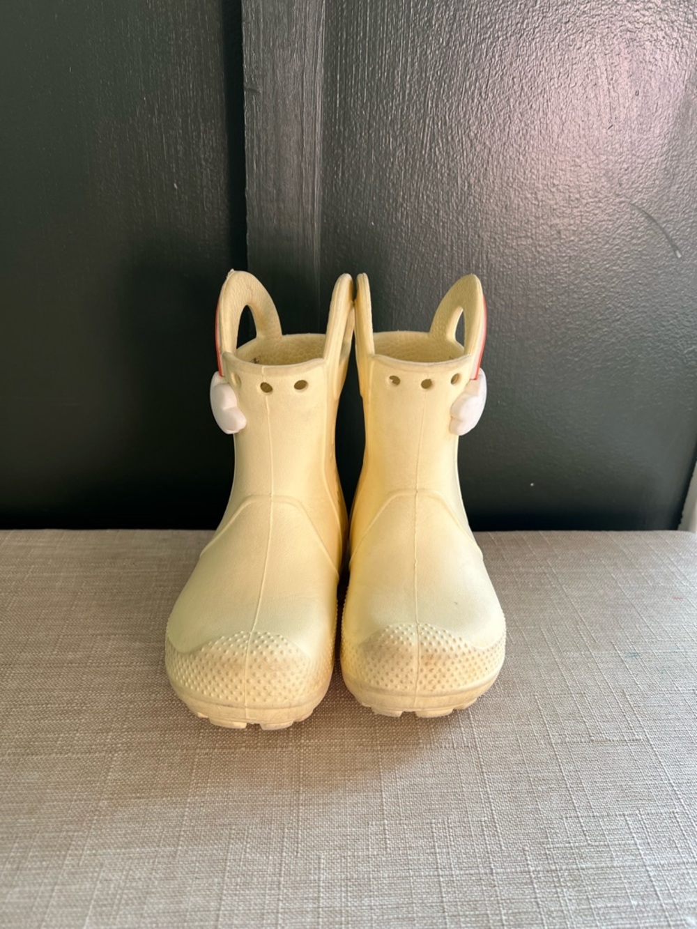 Crocs Yellow/ Cream Kids Rain Boots with Rainbow Straps, Size 6C - Picture 2 of 3